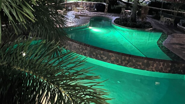 حمام سباحة