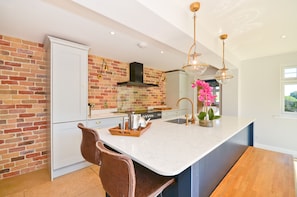 Fridge, microwave, oven, dishwasher - Adgestone Villa (Sandown)