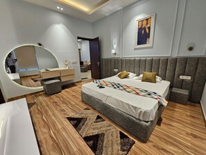 3 makuuhuonetta, työpöytä, silitysrauta/-lauta, Wi-Fi