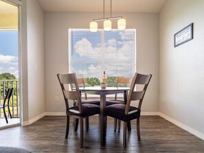 Dining - Amazing View Condo 4 Miles from Disney World with heated pool in Gated Community (Kissimmee)