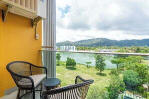 Premier Apartment, Lake View | Balcony