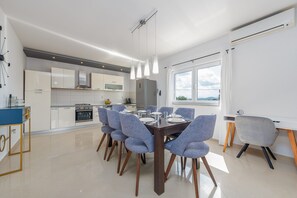 In-room dining - Villa Zeleni gaj (Sukosan)