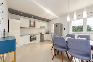 Dishwasher, coffee/tea maker, high chair, cookware/dishes/utensils - Villa Zeleni gaj (Sukosan)
