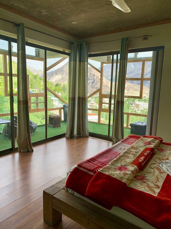 Deluxe Double or Twin Room, Mountain View | Desk, free WiFi, bed sheets