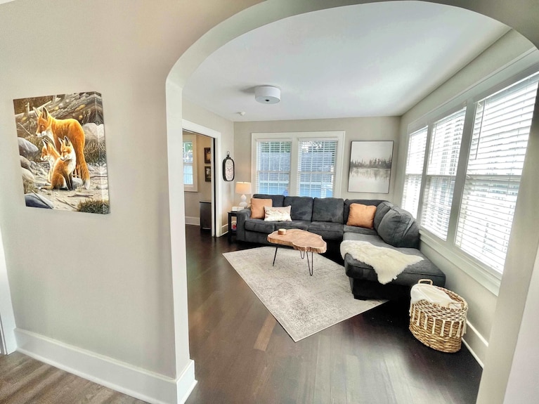 Walk To Downtown Restaurants, Cozy Stay, Grand Porch, Bike On The River Trails! - Elgin, IL