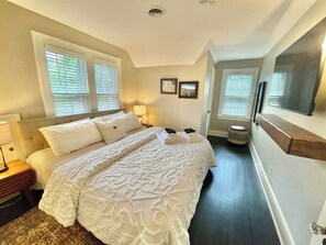 3 bedrooms, iron/ironing board, WiFi, bed sheets