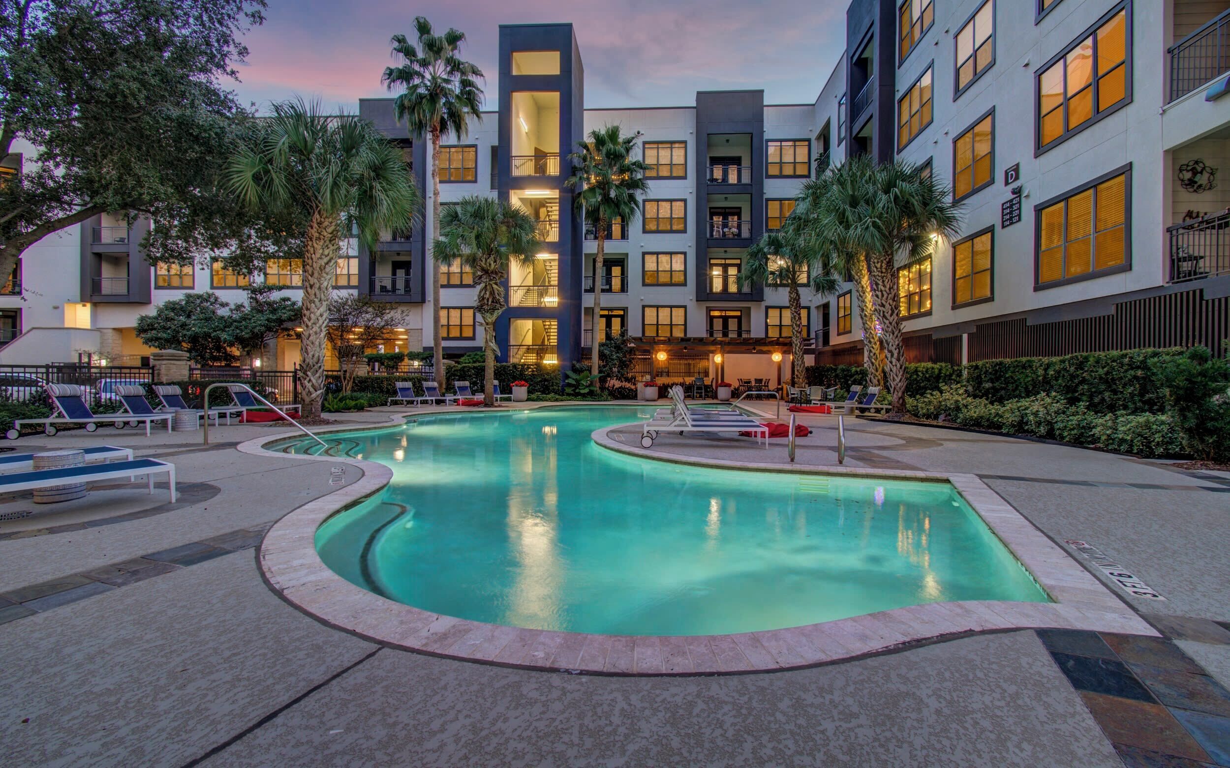 3BD/2BA Luxury & Convenience - Pool, Gym & More