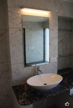 Ducha, jabón, papel higiénico