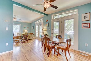 Dining - SLW504A: Gone Coastal-Adorable 2 bed, 2 bath Unit Few Blocks from the Beach (Carolina Beach)