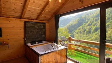 Basic Bungalow, Mountain View | 1 bedroom, free WiFi, bed sheets