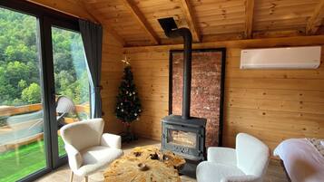 Basic Bungalow, Mountain View | 1 bedroom, WiFi (free), bed sheets