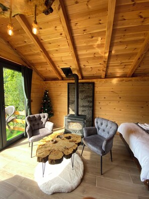 Bungalow básico, vista a la montaña | 1 habitación, wifi gratis y ropa de cama