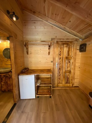 Basic Bungalow, Mountain View | 1 bedroom, free WiFi, bed sheets