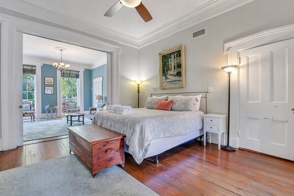 1 slaapkamer, een strijkplank/strijkijzer, gratis wifi, beddengoed