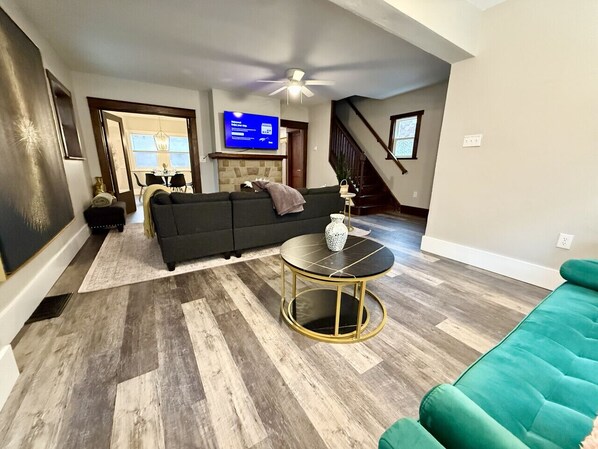 Smart TV - Prime location 3 bed 1.5 bath (Pittsburgh)