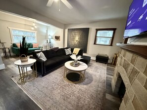 Smart TV - Prime location 3 bed 1.5 bath (Pittsburgh)