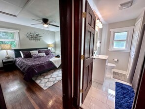 3 makuuhuonetta, työpöytä, silitysrauta/-lauta, ilmainen Wi-Fi