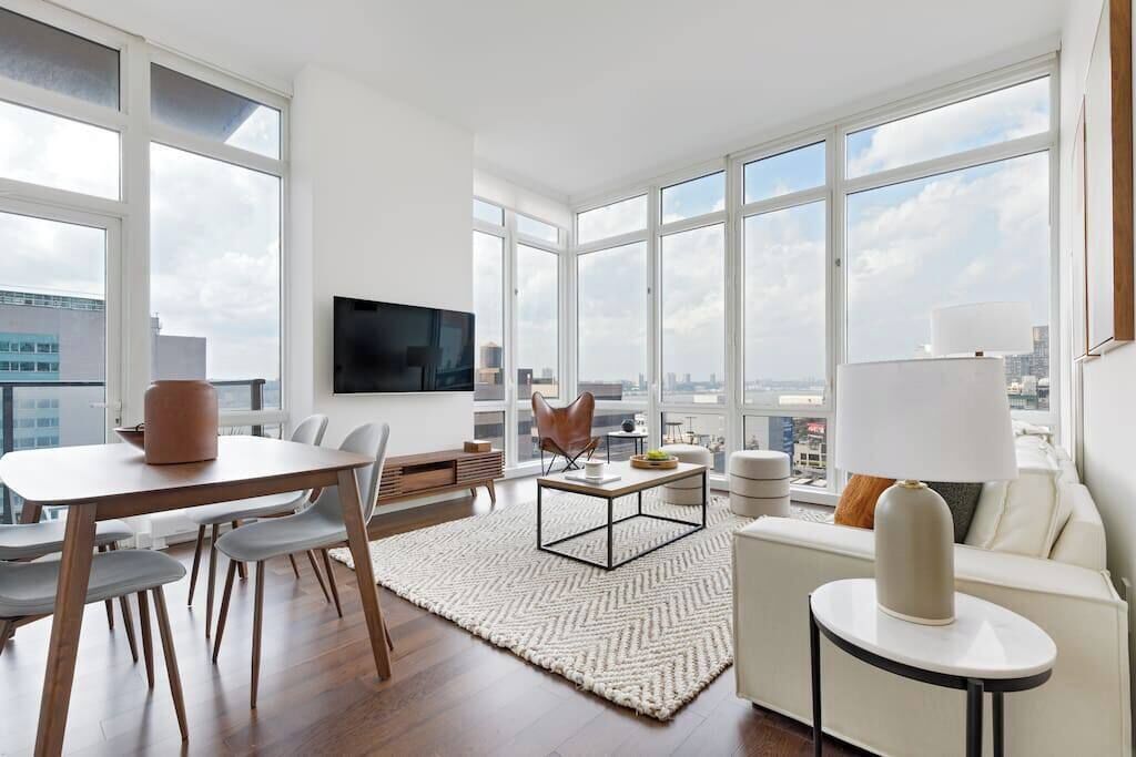 Exquisite 1-Bedroom Apt in Prime Central Location