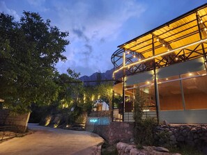 Interior entrance - Hunza Glamping Resort (Karimabad)