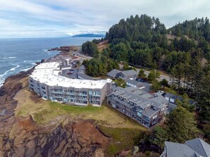 Exterior - Oceanfront, Watch Whales - Reflections by the Sea (Depoe Bay)