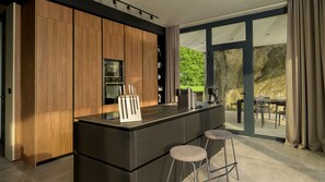 Kühlschrank, Mikrowelle, Ofen, Geschirrspüler