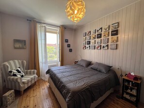 4 chambres, fer et planche à repasser, Wi-Fi, draps fournis