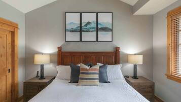 2 bedrooms, desk, iron/ironing board, travel crib