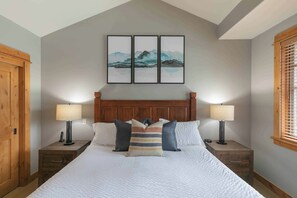 2 bedrooms, desk, iron/ironing board, travel cot