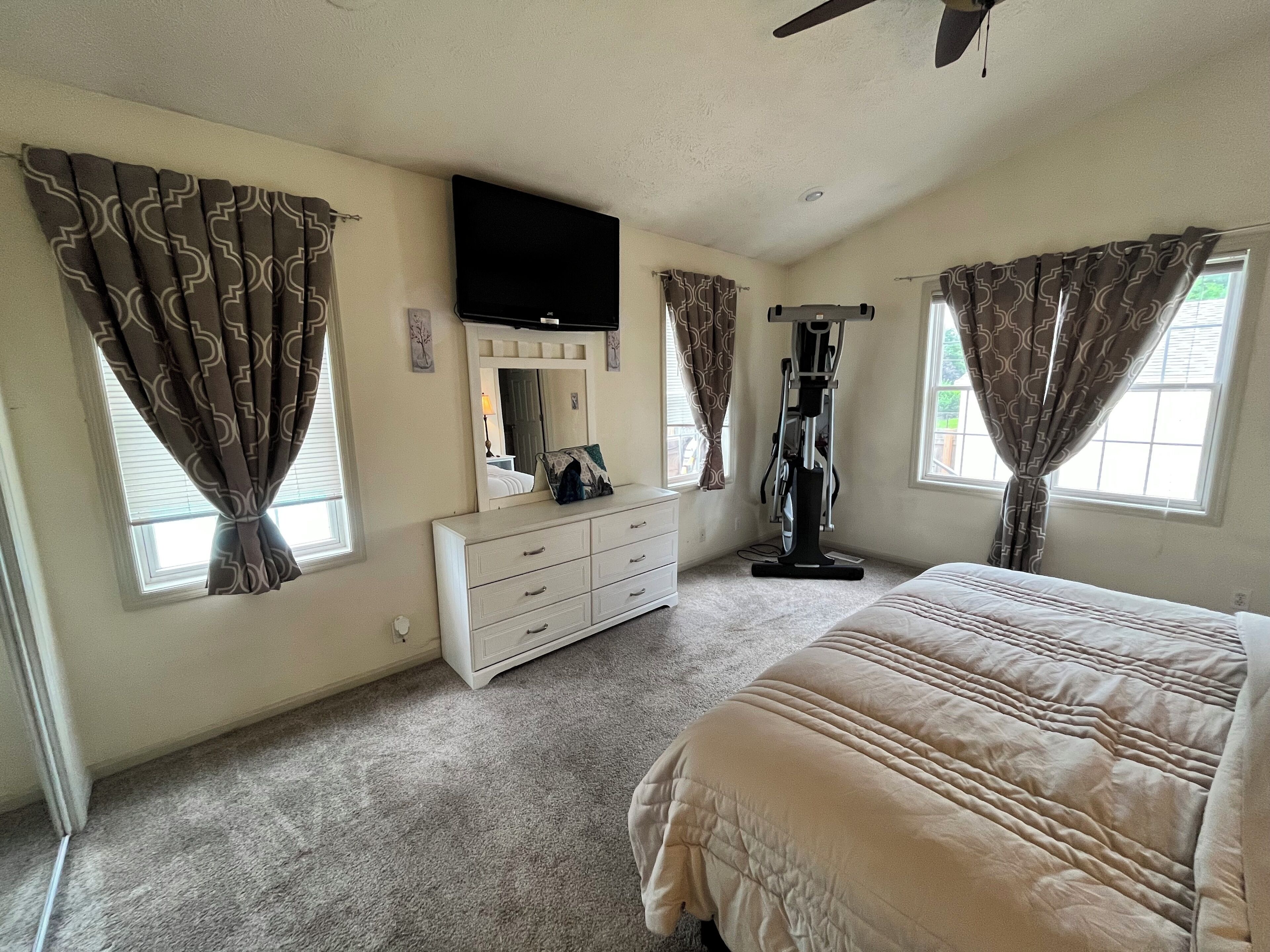 4 habitaciones, escritorio, cuna de viaje y wifi 