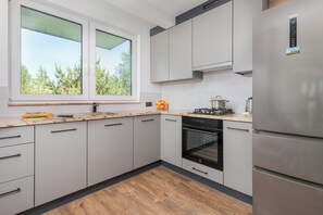 Casa, 2 habitaciones, Terraza | Cocina privada | Horno, lavavajillas, cafetera y tetera y tetera eléctrica