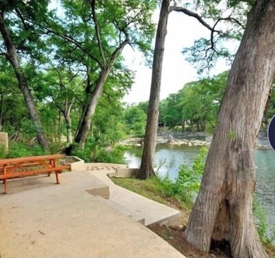 PRICE DROP ALERT! State Haus in Gruene on the river walk to tube, shop and dine!