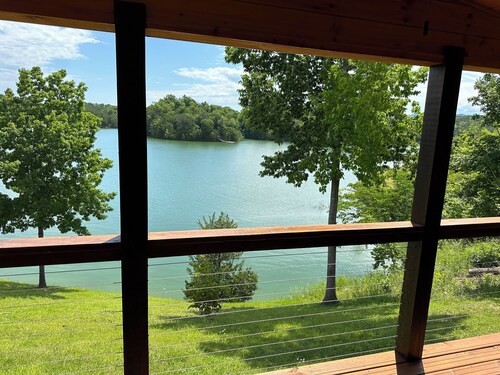 Lakefront!  2 bed, 2 bath with Private Dock