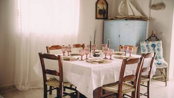 Family House, Multiple Bedrooms, 2 Bathrooms (Captain's Spacious House Near The) | Dining