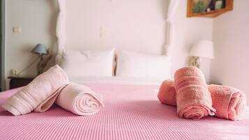 4 bedrooms, iron/ironing board, free WiFi, bed sheets