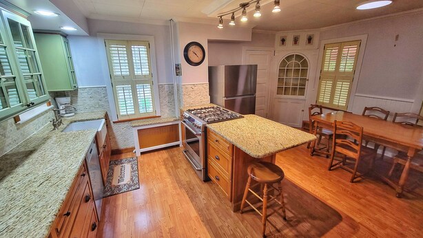 Coffee/tea maker, fridge, microwave, oven - 10 Minutes to the beach! Historic home on the Jersey Shore. (Dennis)