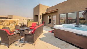 Terrace/patio - Luxe 4BR w/ Canyon Views - 3 King Beds & Hot Tub (St. George)