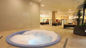 Sauna, bain Ă  remous, hammam, massages aux pierres chaudes