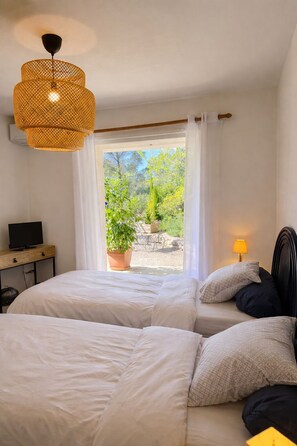 3 bedrooms, desk, iron/ironing board, WiFi