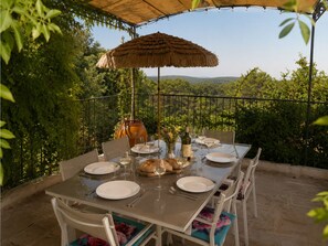 Outdoor dining - Les Olicias – Provençal Villa with Private Pool and Panoramic Views (Flayosc)