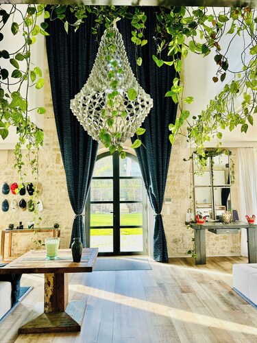 Maison Spacieuse et Élégante, Sauna et Jacuzzi Extérieur