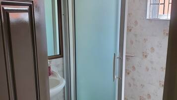 Apartment, Kitchen, Courtyard View | Bathroom