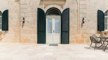 Mặt tiền nơi lưu trú