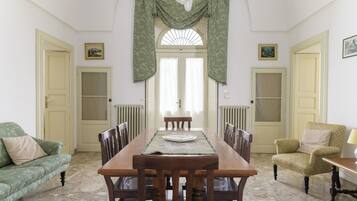 Family Villa, Pool View | Dining room