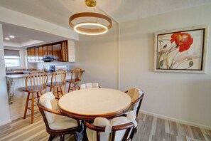 Apartamento, 2 habitaciones | Restauración