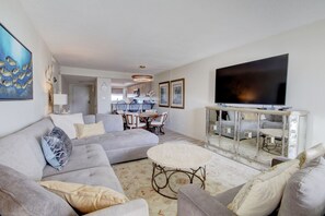 Condo, 2 Bedrooms | Living area