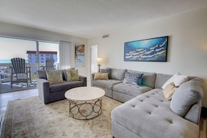 Condo, 2 quartos | Área de estar