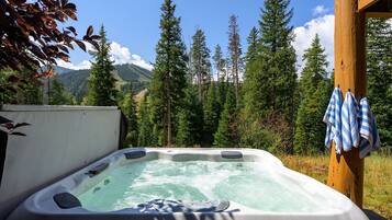 Townhome, 4 Bedrooms | Outdoor spa tub
