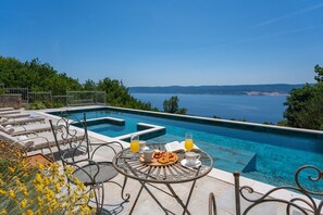 A heated pool - Seaview Villa Granda Lokva (Lokva Rogoznica)