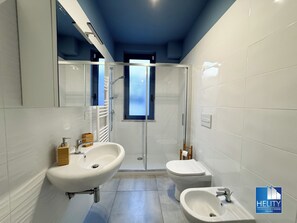 Shower, eco-friendly toiletries, hair dryer, bidet - [pietragrande] Seaside Paradise Haven (Calalunga-pietragrande)