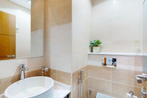 Hair dryer - 2305 Ocean Heights, Dubai Marina (Dubai Marina)